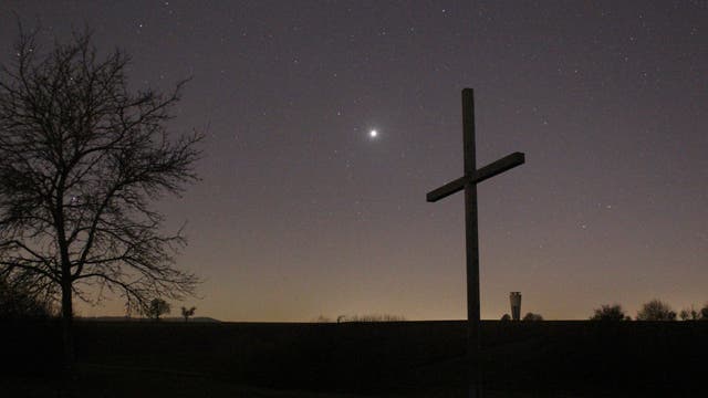 Venus über dem Osterkreuz Hülben