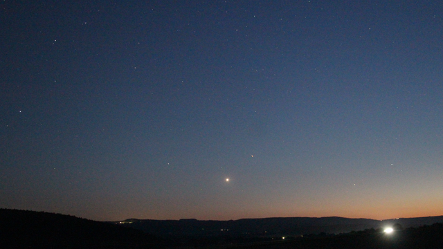 Venus und Mars am Abendhimmel über der Rhön
