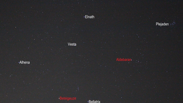 Vesta bei Zeta Tauri (Objekte beschriftet)