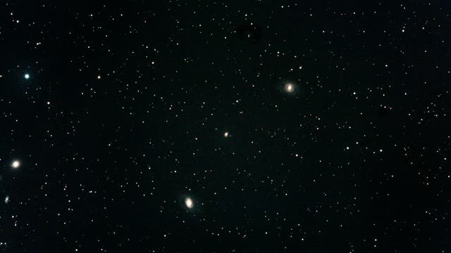 (4) Vesta zwischen Messier 95 und Messier 96