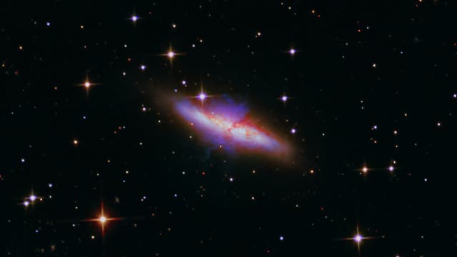 Die UV- und IR-Emissionen der Zigarrengalaxie (Messier 82)