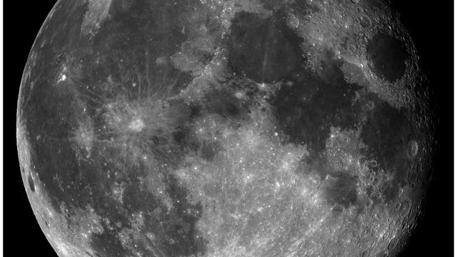 Abnehmend und Kontrastreich - unser Mond
