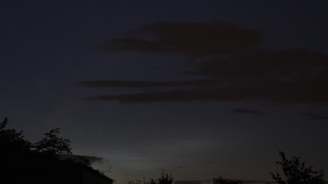 Leuchtende Nachtwolken (NLC) während der Mondfinsternis am 15.6.2011