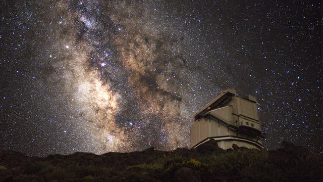 Galileo National Teleskop (GNT) auf der Insel La Palma mit Milchstraße