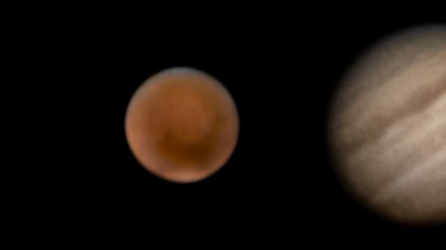 Planeten mit 65-mm-Refraktor und Systemkamera