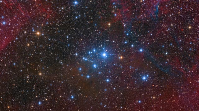 IC 2395 - ein offener Haufen Sternhaufen in einer farbenfrohen Umgebung