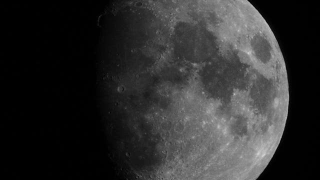 Mond im Ein-Zoll-Refraktor