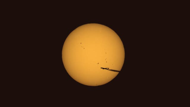Mit dem Flugzeug zur Sonne