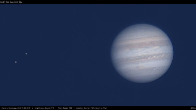 Io, Europa und Jupiter am Abendhimmel