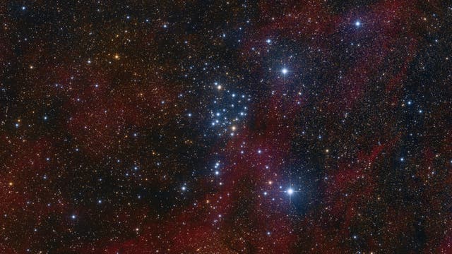 NGC 6281: Seltsam gekrümmte Linie ziemlich heller Sterne
