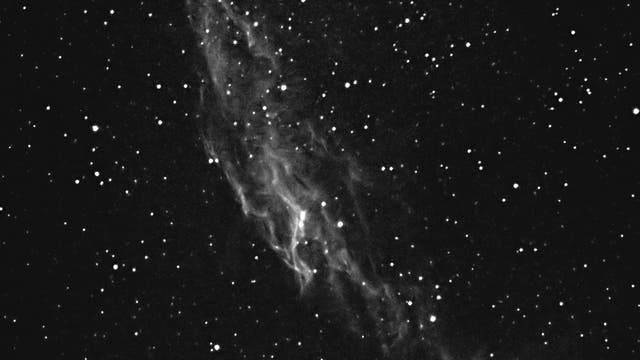 Teil von NGC 992 im Cirrusnebel in H-alpha, hier kommt der Sommer