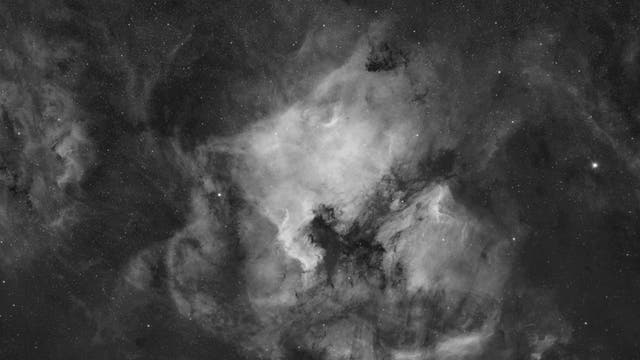 Weites Feld mit Nordamerika- und Pelikannebel