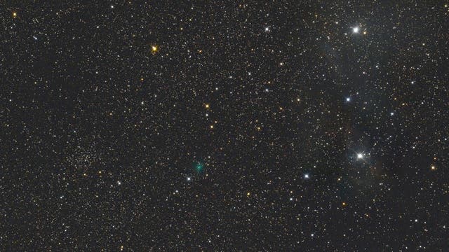 Komet C/2017 S3 (PanSTARRS) bei den offenen Sternhaufen Tombaugh 5 und Vdb 14,15 rechts im Bild