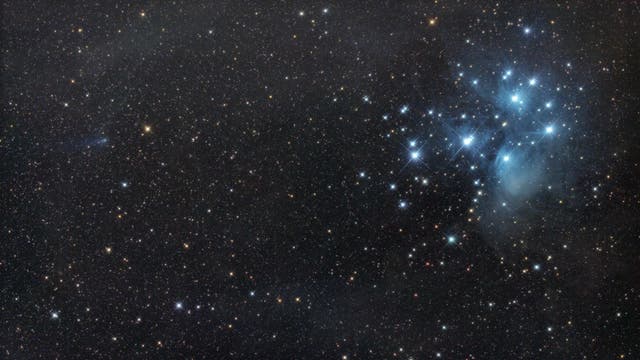 Komet C/2016 R2 PANSTARRS begegnet den Plejaden