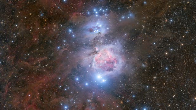 Orionnebel umgeben von Sternenstaub