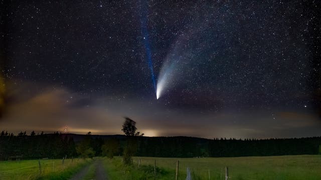 Komet Neowise auf der Herchenhainer Höhe aufgenommen