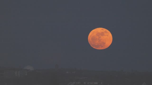 Mond in größter Erdnähe mit Planetarium Bochum