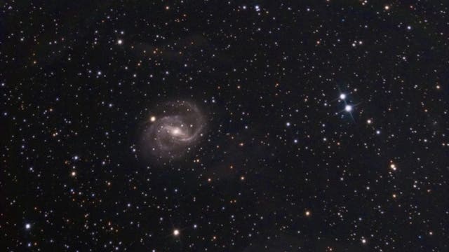 NGC 6951 mit galaktischer Wolke im Vordergrund