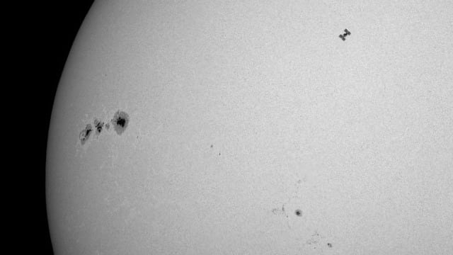 Zufallstreffer: ISS vor der Sonne Zufallstreffer: ISS vor der Sonne