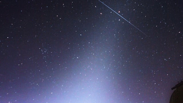Heller Meteor im Zodiakallicht zwischen Regulus und Mars Heller Meteor im Zodiakallicht zwischen Regulus und Mars