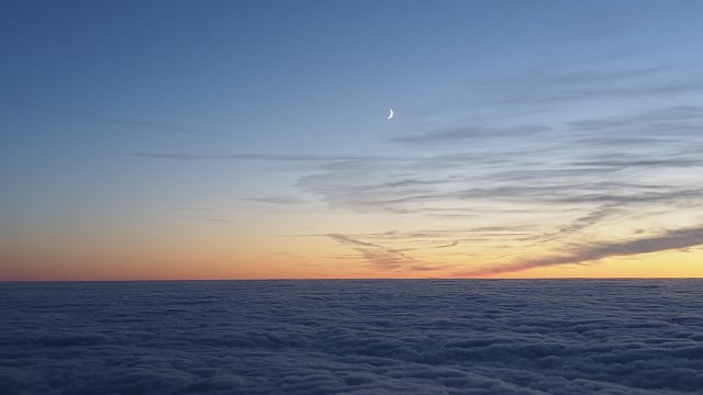 Mond und Venus über dem Hochnebel Mond und Venus über dem Hochnebel