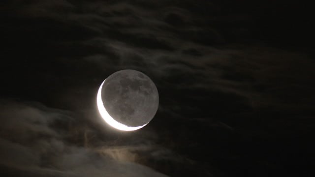 Aschgrauer Mond am Morgenhimmel über Uelzen Aschgrauer Mond am Morgenhimmel über Uelzen