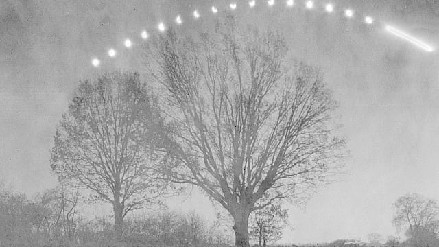 Lochkamera-Reihenbelichtung der Sonnenfinsternis Lochkamera-Reihenbelichtung der Sonnenfinsternis