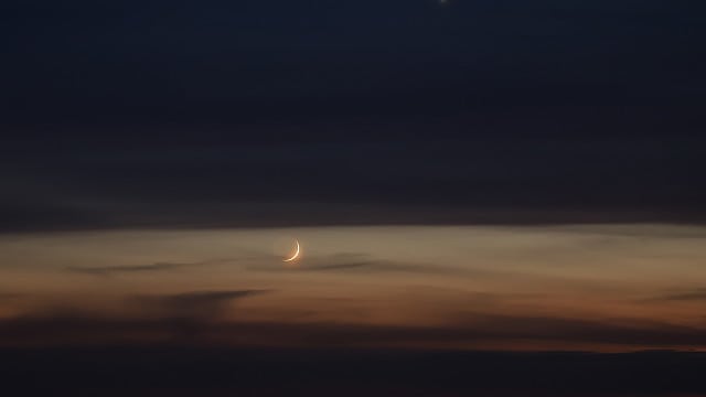 Mondsichel bei Venus am Abendhimmel über Uelzen Mondsichel bei Venus am Abendhimmel über Uelzen