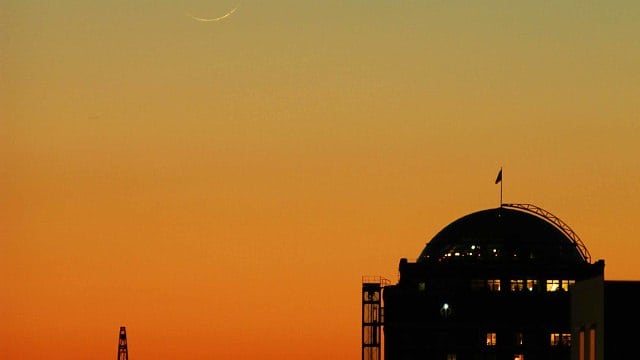 22 Stunden alter Mond 22 Stunden alter Mond