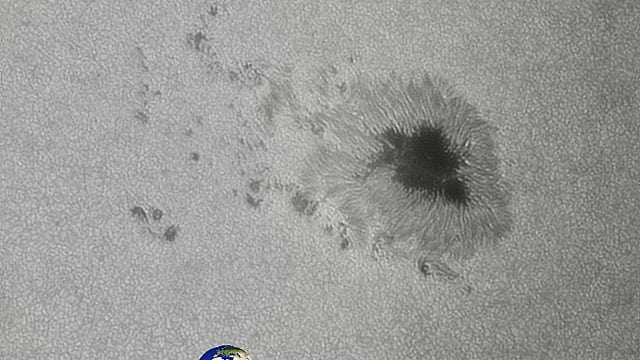 Große Sonnenfleckengruppe am 3. Juli 2021 Große Sonnenfleckengruppe am 3. Juli 2021