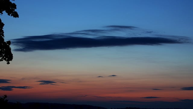 Venus, Jupiter und schmale Mondsichel am Morgenhimmel über Uelzen Venus, Jupiter und schmale Mondsichel am Morgenhimmel über Uelzen