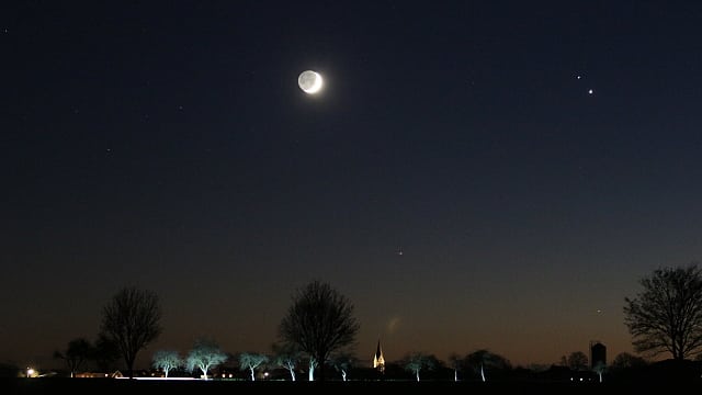 Treffen von Jupiter, Saturn und zunehmenden Mond Treffen von Jupiter, Saturn und zunehmenden Mond