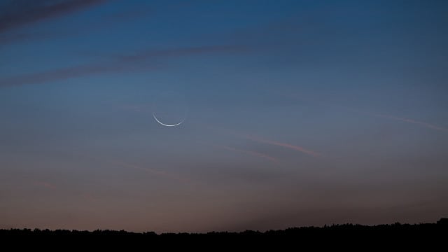 Superschmale Mondsichel vor Neumond Superschmale Mondsichel vor Neumond