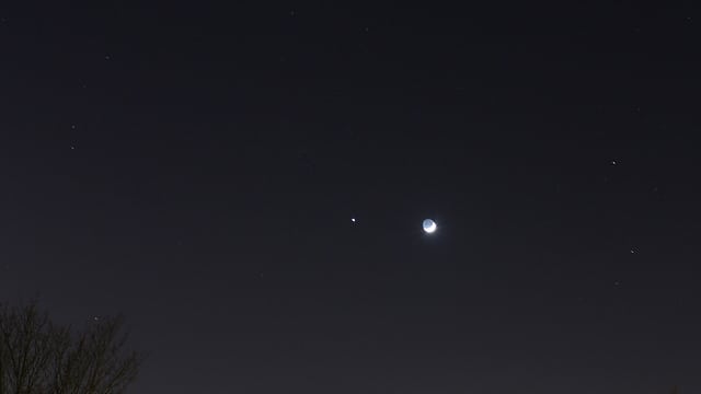 Mond, Jupiter und Venus über Hamburg am 25.3.2012 Mond, Jupiter und Venus über Hamburg am 25.3.2012