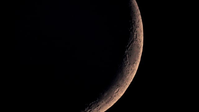 Der Neujahrsmond bei Sonnenuntergang Der Neujahrsmond bei Sonnenuntergang