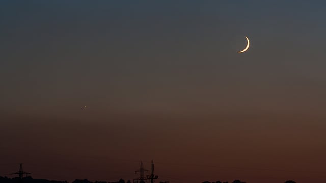 Mondsichel trifft auf Jupiter Mondsichel trifft auf Jupiter