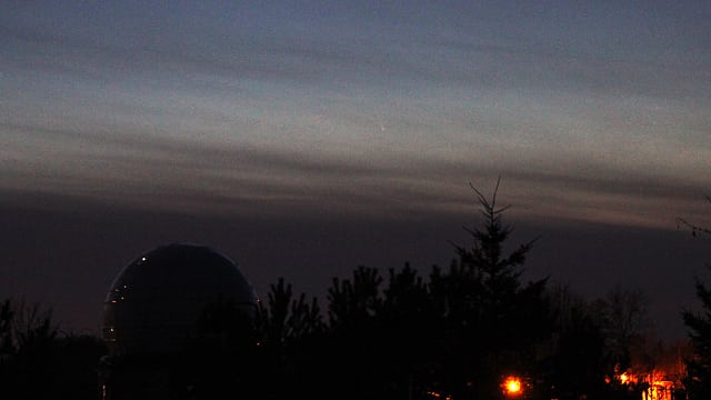 Komet PANSTARRS über der größten Sternwarte Sachsen-Anhalts Komet PANSTARRS über der größten Sternwarte Sachsen-Anhalts