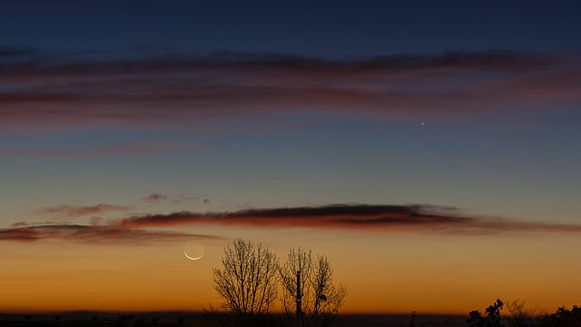 sehr dünne Mondsichel trifft auf Mars... sehr dünne Mondsichel trifft auf Mars...