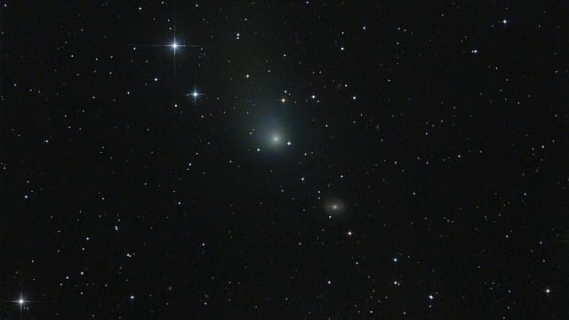 Komet C/2018 W2 (Africano) bei NGC7743 Komet C/2018 W2 (Africano) bei NGC7743