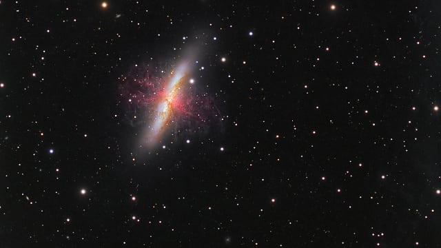 M 82 M 82