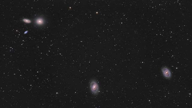 Die Galaxien Messier 95, Messier 96 und Messier 105 Die Galaxien Messier 95, Messier 96 und Messier 105