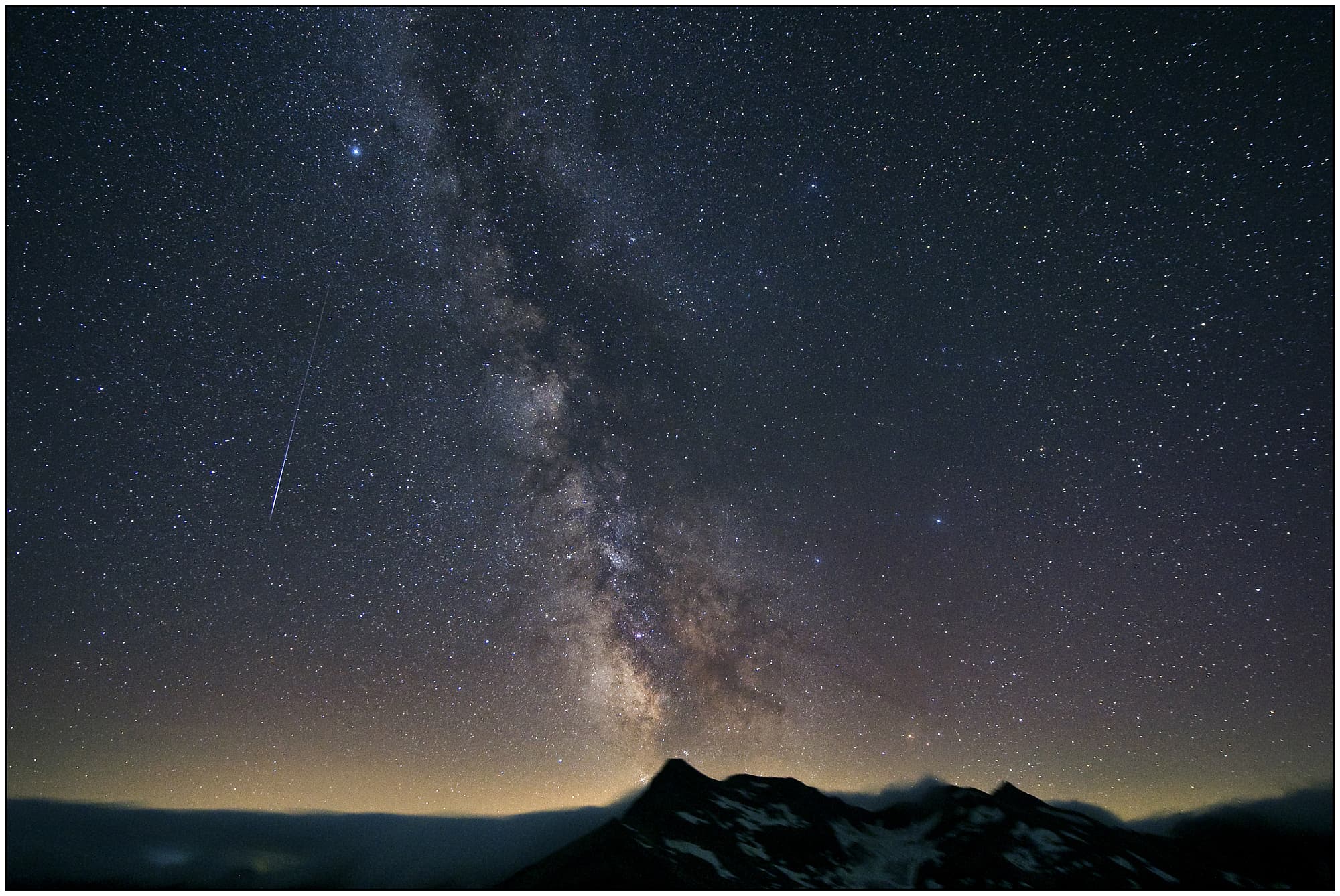 Milchstraße Mit Meteoritenspur Spektrum Der Wissenschaft