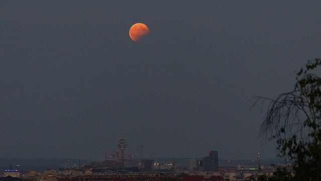 Partielle Mondfinsternis über Wien Partielle Mondfinsternis über Wien