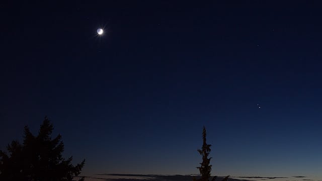 Konjunktion Mond Jupiter Saturn vom 18.12.2020 Konjunktion Mond Jupiter Saturn vom 18.12.2020
