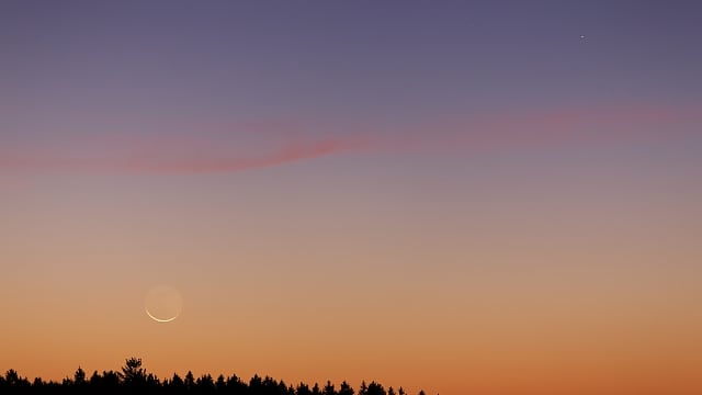 Schmale Mondsichel mit Mars Schmale Mondsichel mit Mars