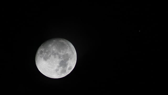 Mond und Jupiter am Morgen des 2. Weihnachtsfeiertags 2012 Mond und Jupiter am Morgen des 2. Weihnachtsfeiertags 2012