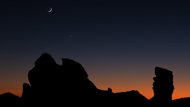 Mondsichel, Venus und Jupiter Mondsichel, Venus und Jupiter