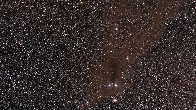 Nebellandschaft mit Kugelsternhaufen in Corona Australis Nebellandschaft mit Kugelsternhaufen in Corona Australis