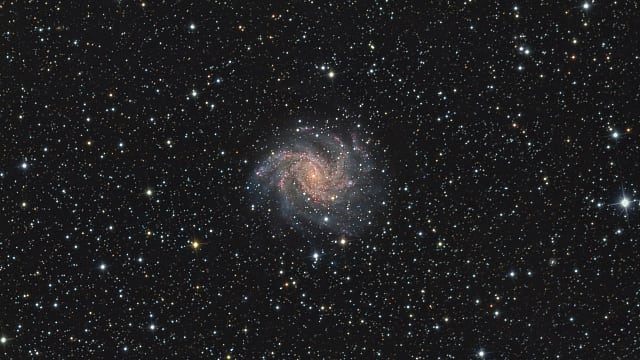 NGC 6946 - Feuerwerk-Galaxie in der Übersicht NGC 6946 - Feuerwerk-Galaxie in der Übersicht