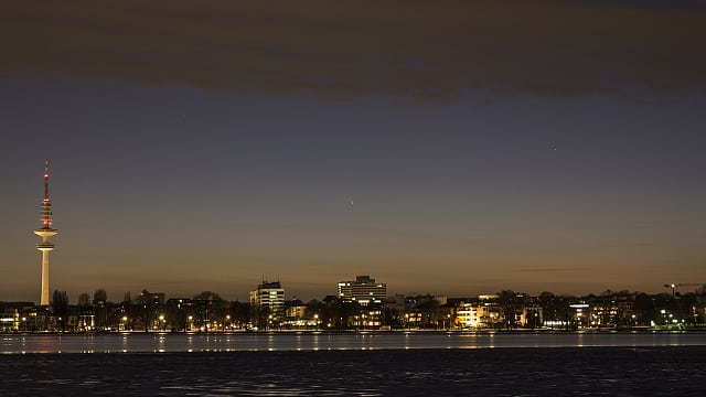 Panstarrs über Hamburg Alster Panstarrs über Hamburg Alster